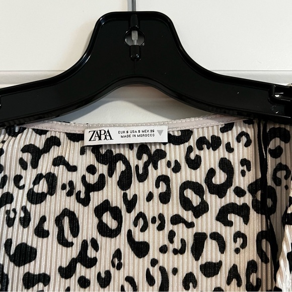 ZARA BLOUSE SIZE S - Picture 2 of 3